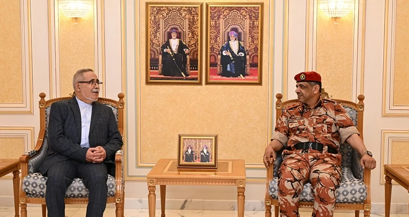 بحث تعزيز التعاون فـي المجالات العسكرية مع الجزائر