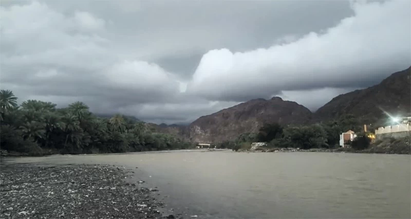 المصور ياسر الخنبشي يوثق &laquo;منخفض المسرّات&raquo; بالرستاق