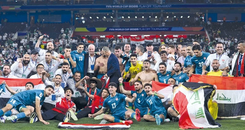 العراقيون يحتفلون وسط الحرب بتأهل بلادهم إلى المونديال للمرة الأولى منذ 40 عاما