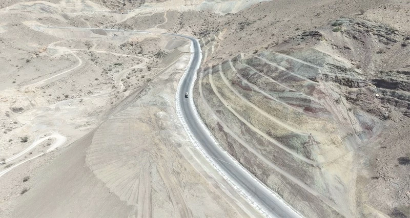 74 % نسبة الأعمال المنجزة فـي مشروع طريق عقبة وادي بني خالد