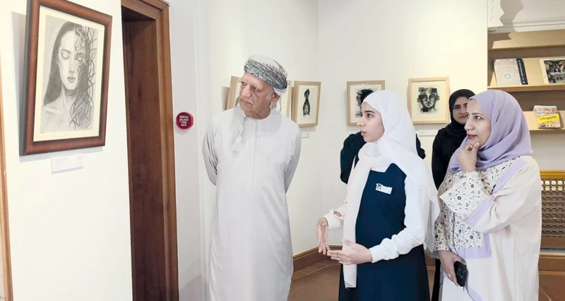 40 عملا فنيا تزين أروقة معرض ظلال صغيرة