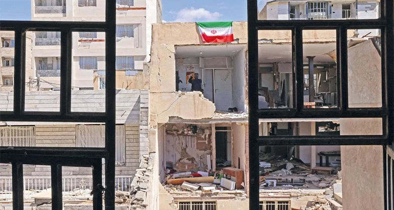 وسط سباق على &laquo;الطيار الأميركي&raquo; .. انفجارات فـي طهران وتحليق مكثف للمقاتلات