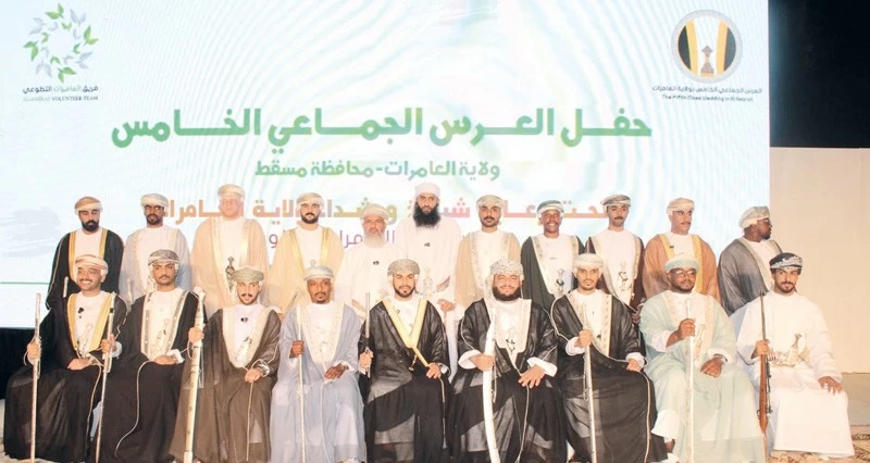 العامرات تحتفي بـــ 19 عريسا