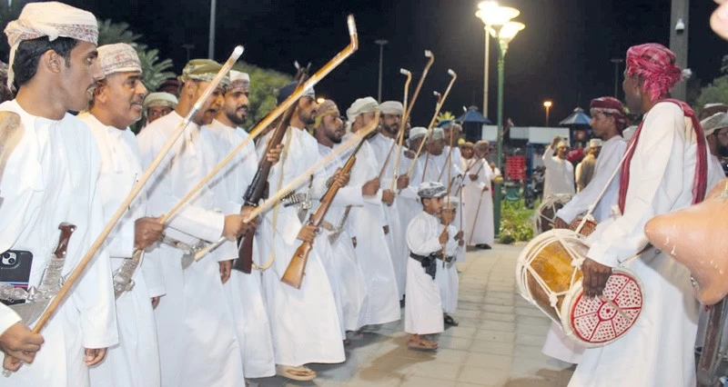 العامرات تحتفي بـــ 19 عريسا