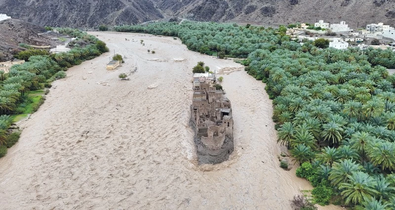 حشاة الشراينة .. لوحة طبيعية معمارية فـي الرستاق