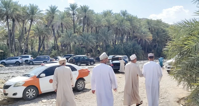 حركة سياحية نشطة بأودية الرستاق