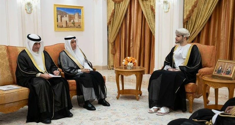 وزير الدولة ومحافظ مسقط يستقبل السفير الكويتي