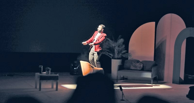 فوز إسراء الهنائية بالمركز الأول فـي مسابقة التأليف ومحمد الحمداني ثانيا وفارس البلوشي ثالثا