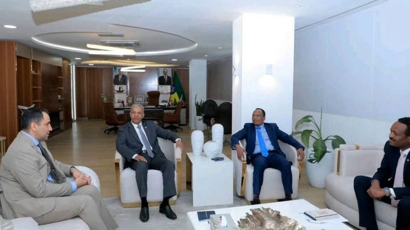 مطارات عمان تبحث تعزيز التعاون في قطاع الطيران مع اثيوبيا