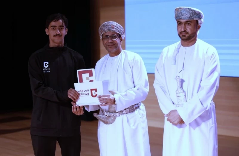 نادي إزكي يكرم لاعبيه لإحرازهم دوري تحت 17 سنة