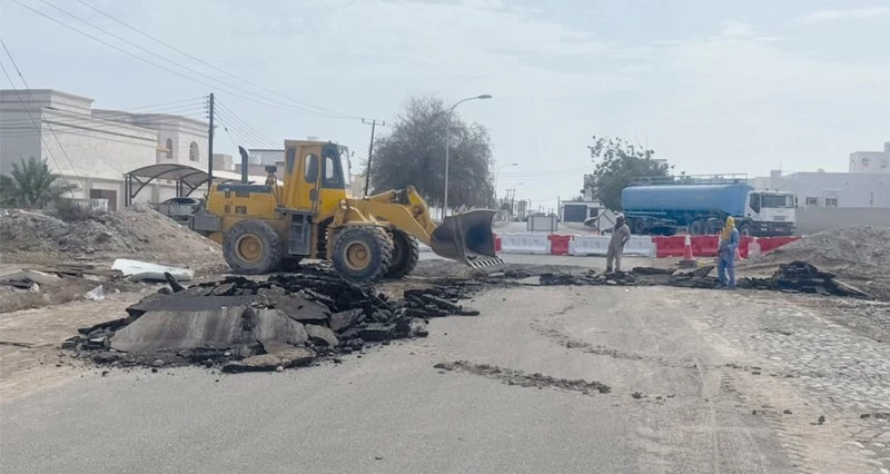 إنجاز ٣٥ % من مشروع تطوير الطرق الداخلية فـي بجنوب الباطنة