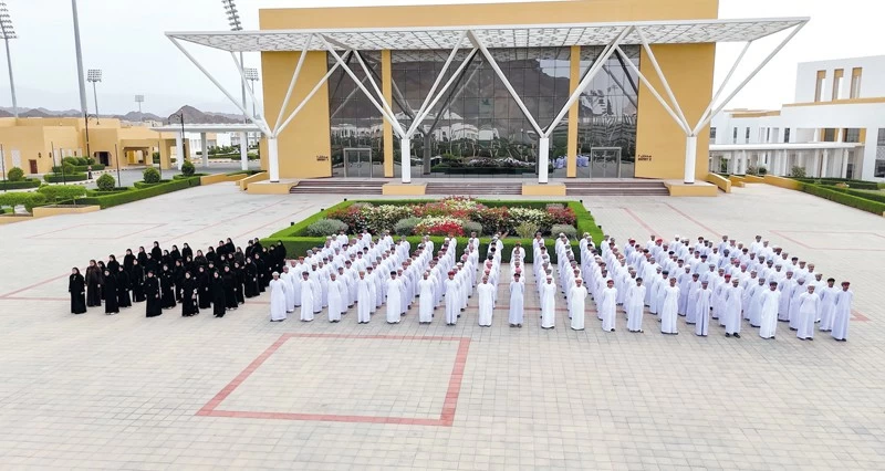 شرطة عمان السلطانية تستقبل دفعة جديدة من المواطنين والمواطنات