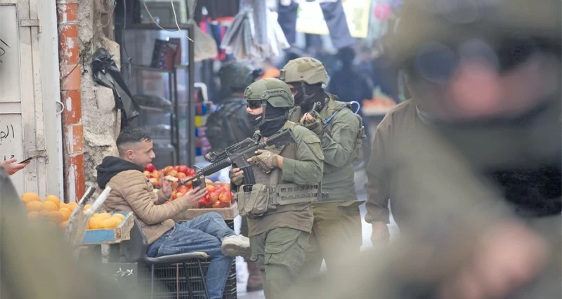 قصف ونسف منازل فـي غزة والاحتلال يعيد هندسة التجويع