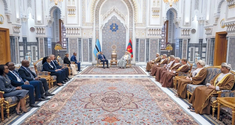 جلالة السلطان ورئيس بوتسوانا يبحثان أوجه التعاون فـي مختلف المجالات بما يحقق المصالح المشتركة