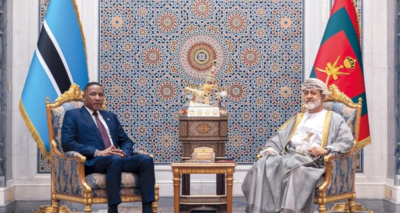 جلالة السلطان ورئيس بوتسوانا يبحثان أوجه التعاون فـي مختلف المجالات بما يحقق المصالح المشتركة