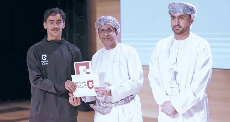 نادي إزكي يكرم لاعبيه المتوجين بلقب دوري تحت 17 سنة