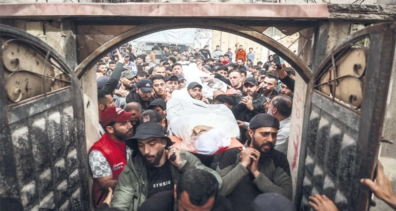 استشهاد عشرة فلسطينيين بينهم طفل بغارات إسرائيلية فـي غزة