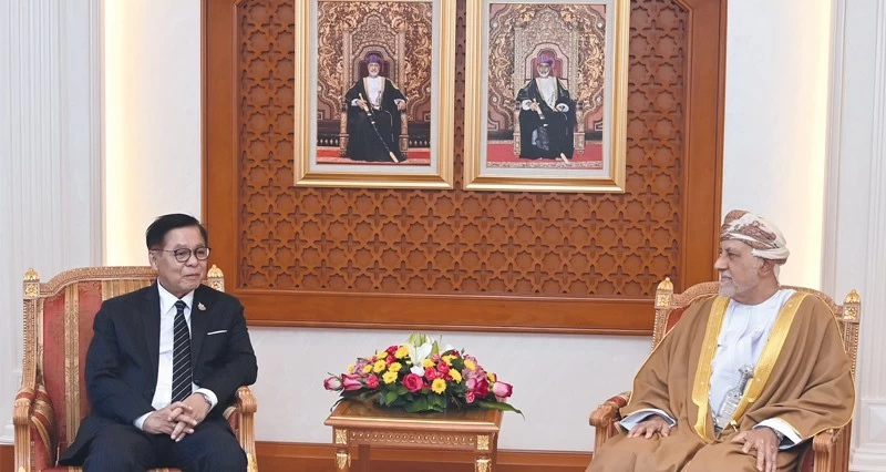 شهاب بن طارق ووزير خارجية تايلند يستعرضان العلاقات الثنائية