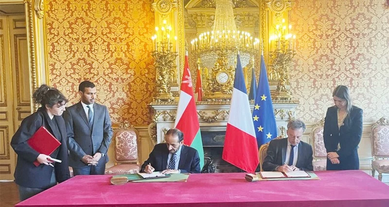 سلطنة عمان وفرنسا تؤكدان على تعزيز التعاون فـي مختلف المجالات