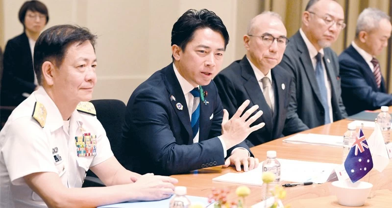 أستراليا واليابان توقعان عقودا لتسليم أول ثلاث سفن حربية