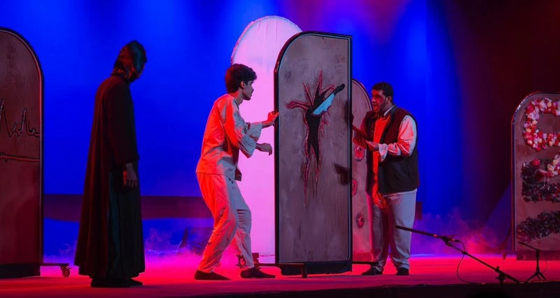 انطلاق المهرجان المسرحي الجامعي الثامن بنزوى