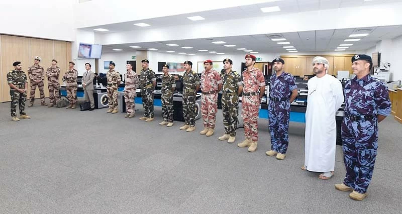 استعراض العلاقات التاريخية وبحث عدد من الموضوعات العسكرية بين سلطنة عمان وفرنسا