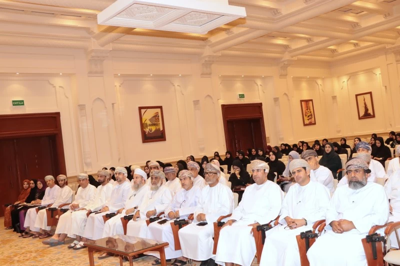 مناقشة مستجدات نظام الأداء المؤسسي في شمال الباطنة