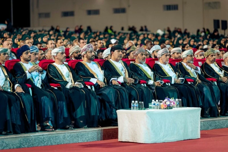 جامعة نزوى تخرج 1578 طالبا وطالبة من الدفعة الثامنة عشرة