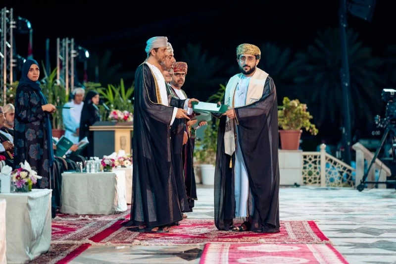 جامعة نزوى تخرج 1578 طالبا وطالبة من الدفعة الثامنة عشرة