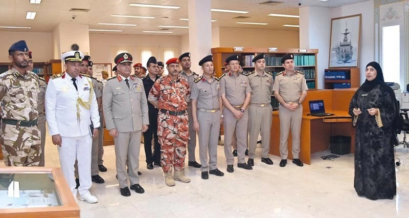 بحث تعزيز المجالات العسكرية والأكاديمية بين سلطنة عمان ومصر