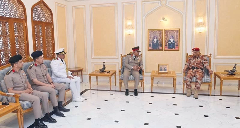 بحث تعزيز المجالات العسكرية والأكاديمية بين سلطنة عمان ومصر