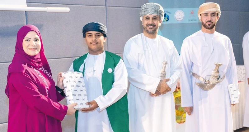 تكريم الطلبة المجيدين فـي برنامج GLOBE البيئي