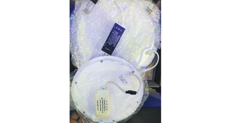 ضبط مفاتيح وقابسات كهربائية ومصابيح &laquo;LED&raquo;