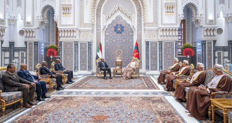 جلالة السلطان ورئيس &laquo;السيادة السوداني&raquo; يبحثان تعزيز مجالات الشراكة بما يواكب التطلعات التنموية