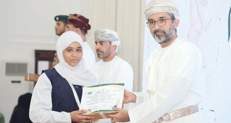 تكريم 219 طالبا وطالبة من المجيدين فـي بهلاء