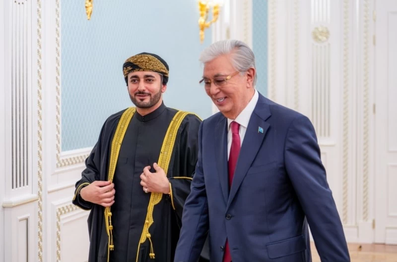 تحيات جلالة السلطان نقلها ذي يزن بن هيثم وسموه ينال وسام الصداقة