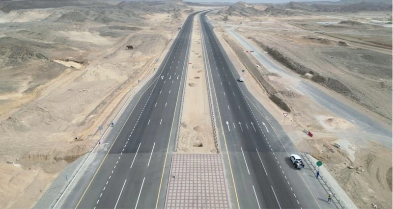 تنفيذ شبكة متكاملة من الطرق الحديثة بالمنطقة الاقتصادية الخاصة بالدقم