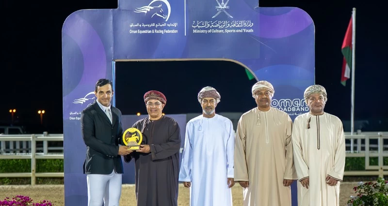 قيادة شرطة الخيالة تحقق مراكز متقدمة فـي البطولة العمانية لقفز الحواجز