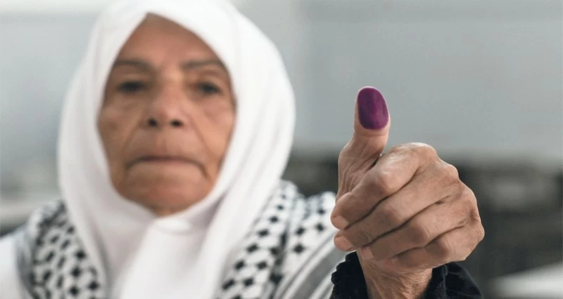 على وقع خروقات الاحتلال فـي غزة .. الفلسطينيون يدلون بأصواتهم فـي أول انتخابات منذ العدوان