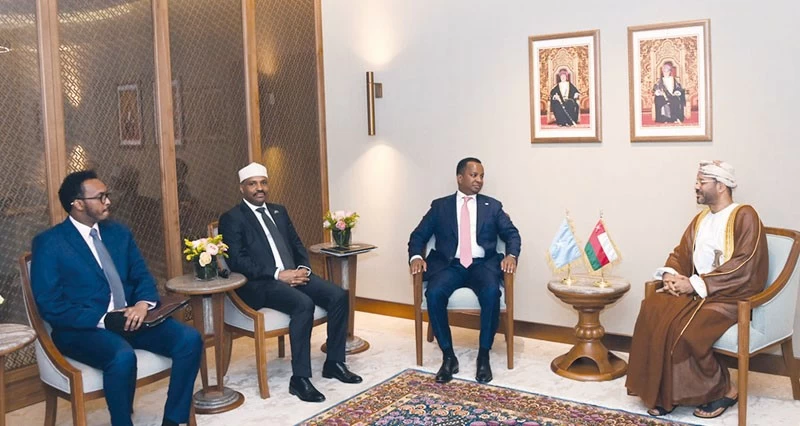 سلطنة عمان والصومال تبحثان تطوير التعاون الثنائي