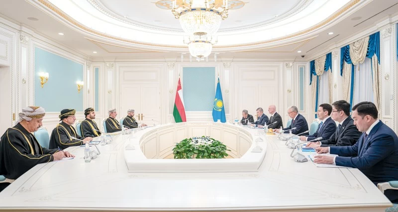 الرئيس الكازاخستاني يستقبل ذي يزن بن هيثم ويمنحه &laquo;وسام الصداقة&raquo;