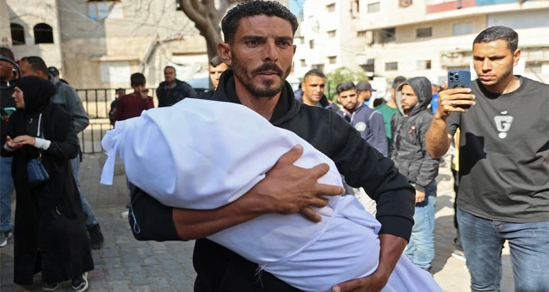 فلسطين تنتخب .. واستشهاد طفلة مع تواصل القصف &laquo;الإسرائيلي&raquo; على غزة