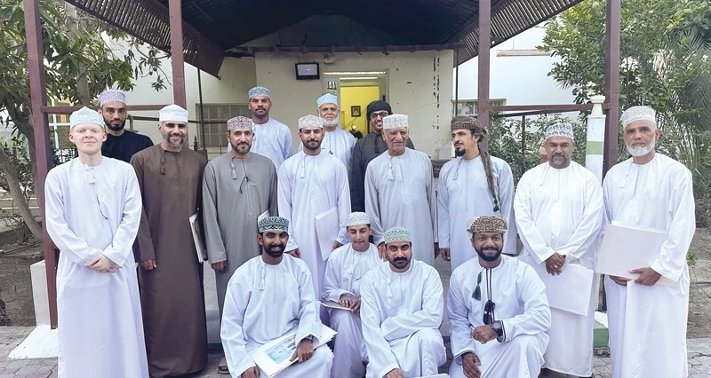 ملتقى فني لتطوير الحركة التشكيلية فـي سلطنة عمان بالمصنعة