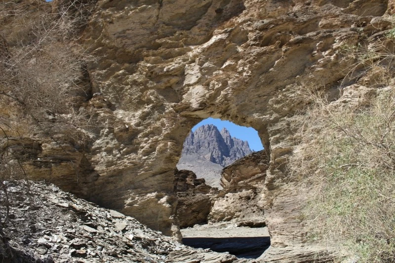 وادي بني حراص.. وجهة سياحية وملاذ طبيعي يستهوي السياح