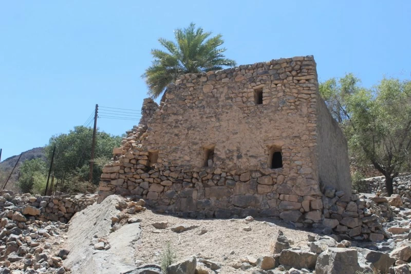 وادي بني حراص.. وجهة سياحية وملاذ طبيعي يستهوي السياح