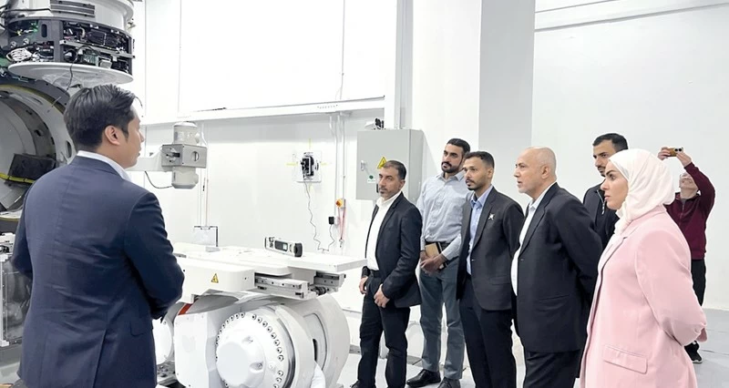 سلطنة عمان تبحث استقطاب الصناعات الدوائية عالية التقنية مع الصين