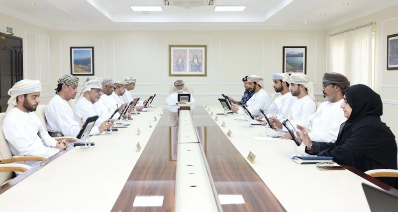 استعراض المشروعات التنموية والخدمية فـي عدد من المحافظات