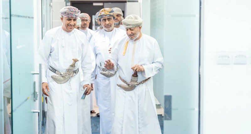 نائب رئيس المجلس الأعلى للقضاء يزور محكمة الاستثمار والتجارة فـي مسقط