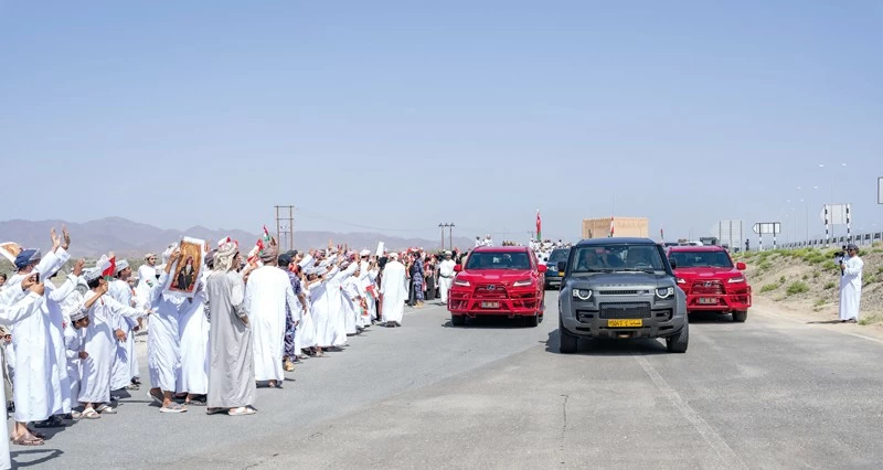 المواطنون يعربون عن سعادتهم واعتزازهم بالمقدم الميمون لجلالة السلطان لمحافظتي شمال الشرقية وجنوب الشرقية
