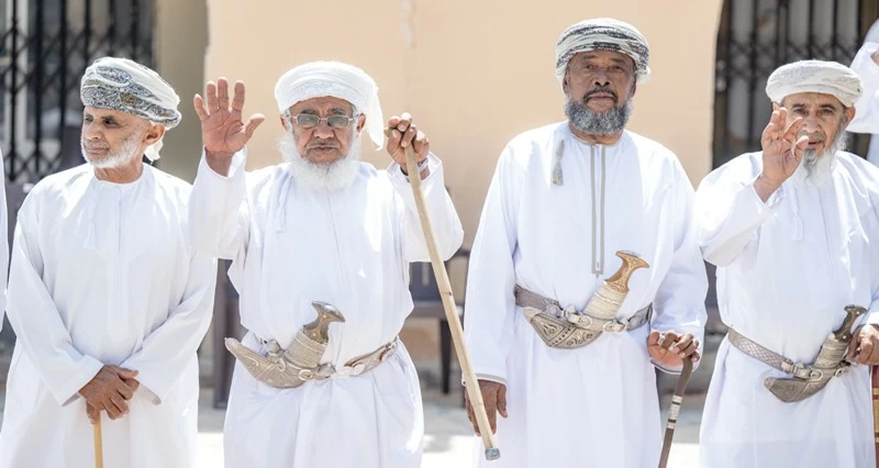 المواطنون يعربون عن سعادتهم واعتزازهم بالمقدم الميمون لجلالة السلطان لمحافظتي شمال الشرقية وجنوب الشرقية